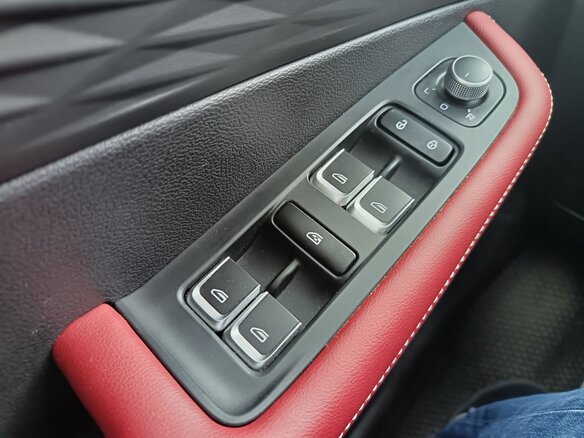 2024 Geely Coolray (Binyue Cool) I Рестайлинг, белый, 2000000 рублей - вид 19