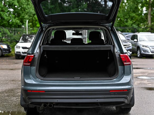 2020 Volkswagen Tiguan II, синий, 1888000 рублей - вид 12