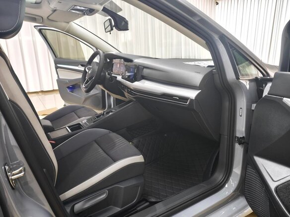 2023 Volkswagen Golf VIII, серый, 1790000 рублей - вид 7