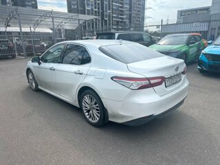 2018 Toyota Camry VIII (XV70), белый, 2965000 рублей, вид 4