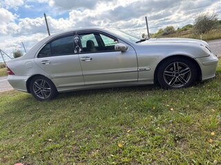 2004 Mercedes-Benz C-Класс 220 II (W203) Рестайлинг, серебристый, 540000 рублей, вид 2