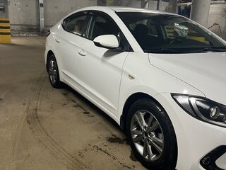 2017 Hyundai Elantra VI (AD), белый, 1500000 рублей, вид 4