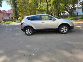 2013 Nissan Qashqai I Рестайлинг, серебристый, 890000 рублей, вид 4