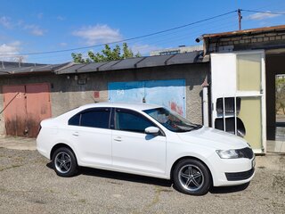 2018 Skoda Rapid I Рестайлинг, белый, 850000 рублей, вид 2