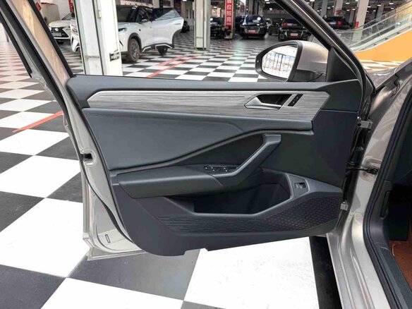 2023 Volkswagen Sagitar III Рестайлинг, бежевый, 1430000 рублей - вид 11