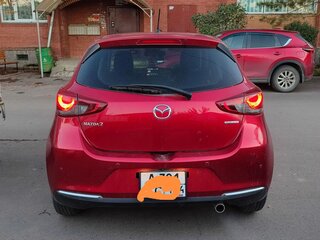 2020 Mazda 2 III (DJ) Рестайлинг, красный, 1400000 рублей, вид 3