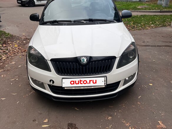 2012 Skoda Fabia II Рестайлинг, белый, 750000 рублей - вид 1