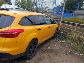 2016 Ford Focus III Рестайлинг, жёлтый, 480000 рублей, вид 3