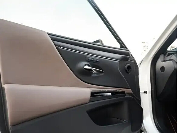 2024 Lexus ES 200 VII Рестайлинг, белый, 4633000 рублей - вид 15