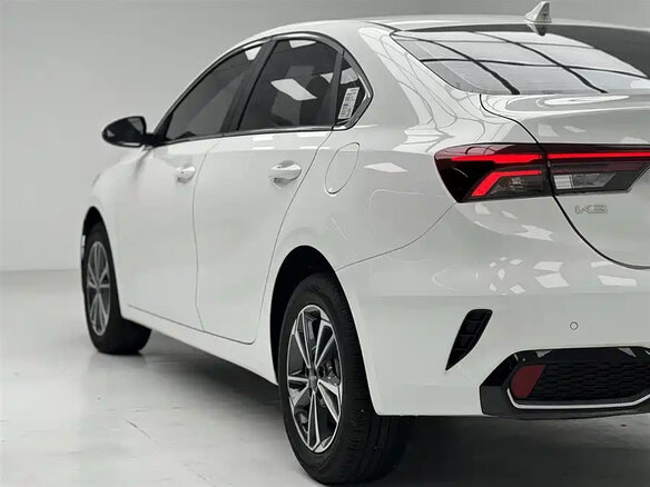 2023 Kia K3 II (China Market) Рестайлинг, белый, 1641255 рублей - вид 6