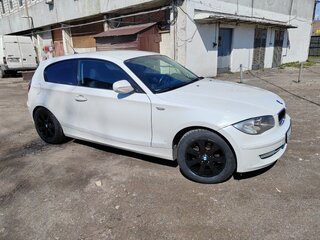 2011 BMW 1 серии 116i I (E81/E82/E87/E88) Рестайлинг, белый, 700000 рублей, вид 3