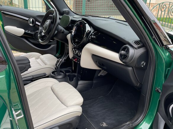 2021 Mini Hatch Cooper III (F55/F56) Рестайлинг 2, зелёный, 2700000 рублей - вид 9