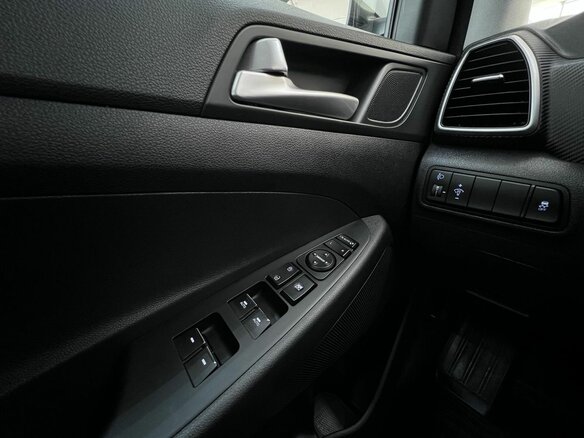 2018 Hyundai Tucson III Рестайлинг, белый, 2250000 рублей - вид 24