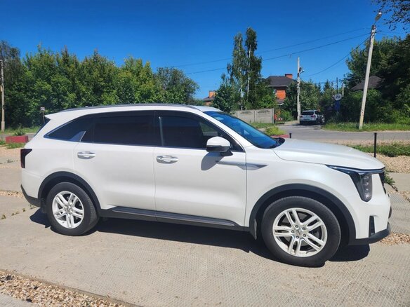 2024 Kia Sorento IV Рестайлинг, белый, 5190000 рублей - вид 4