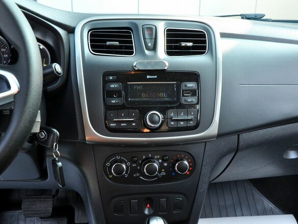 2019 Renault Logan Stepway II Рестайлинг, белый, 1060000 рублей - вид 12
