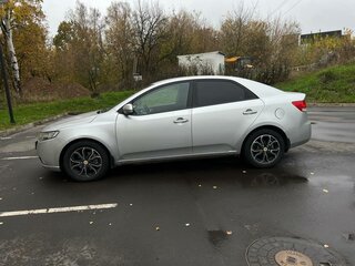 2011 Kia Cerato 6-speed II, серебристый, 600000 рублей, вид 4