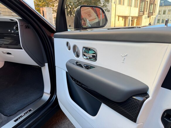 2020 Rolls-Royce Cullinan Black Badge I (Series I), серый, 28500000 рублей - вид 21