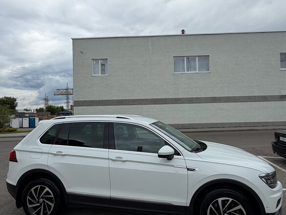 2018 Volkswagen Tiguan II, белый, 2150000 рублей - вид 3