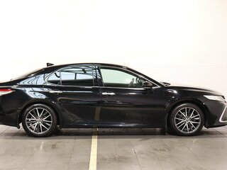 2022 Toyota Camry VIII (XV70) Рестайлинг, чёрный, 3790000 рублей, вид 5