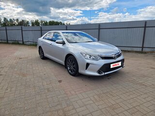 2015 Toyota Camry VII (XV50) Рестайлинг, серебристый, 1990000 рублей, вид 3