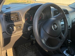2019 Volkswagen Polo V Рестайлинг, белый, 940000 рублей, вид 3