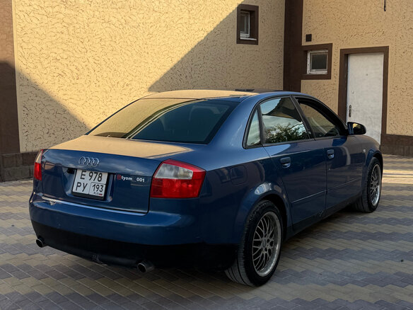 2002 Audi A4 II (B6), синий - вид 3