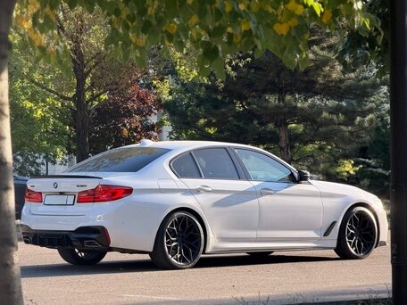 2020 BMW 5 серии 530i xDrive VII (G30/G31/G38), белый, 5000000 рублей, вид 5