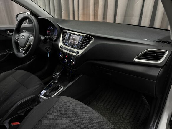 2017 Hyundai Solaris II, серебристый, 1199900 рублей - вид 15