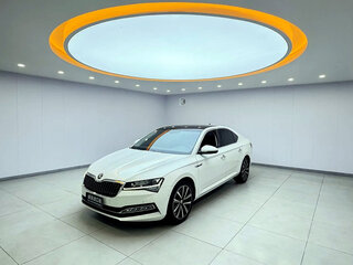 2023 Skoda Superb III Рестайлинг, белый, 1990700 рублей, вид 2
