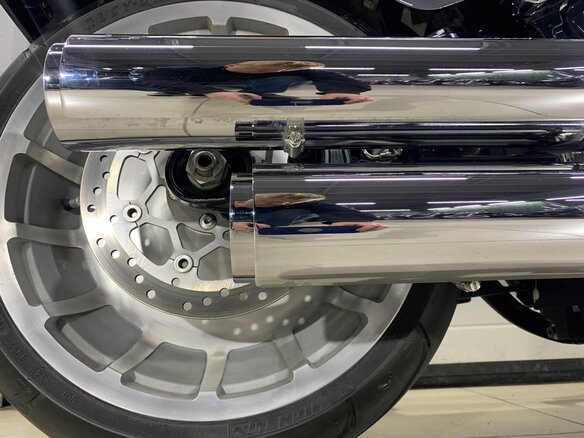 2021 Harley-Davidson Fat Boy, серый, 1849000 рублей - вид 27