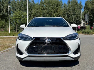 2022 Toyota Yaris L XP150 Рестайлинг, белый, 1350000 рублей, вид 2