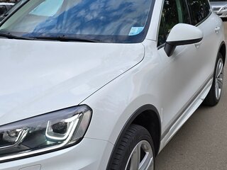 2017 Volkswagen Touareg II Рестайлинг, белый, 3500000 рублей, вид 2