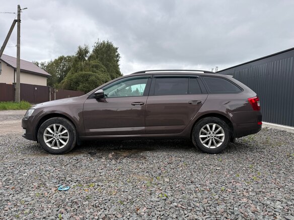 2016 Skoda Octavia 6-speed III (A7), коричневый, 1700000 рублей - вид 3