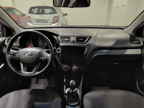 2014 Kia Rio 6-speed III, серый, 575000 рублей - вид 13