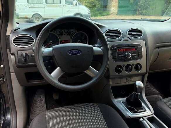 2010 Ford Focus II Рестайлинг, чёрный - вид 9