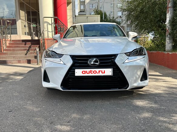2018 Lexus IS 300 III Рестайлинг, белый, 3750000 рублей - вид 13