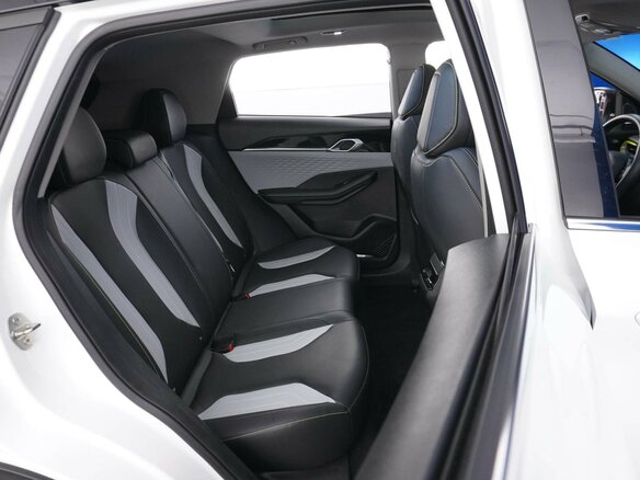 2023 Geely Coolray (Binyue Cool) I Рестайлинг, белый - вид 6
