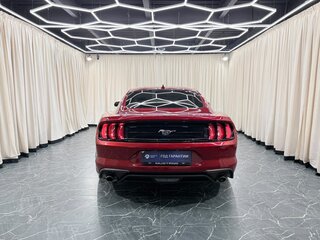 2020 Ford Mustang VI Рестайлинг, красный, 3449900 рублей, вид 5