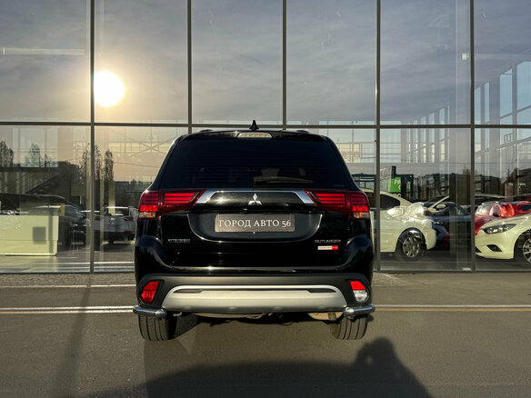 2018 Mitsubishi Outlander III Рестайлинг 3, чёрный, 2080000 рублей - вид 5