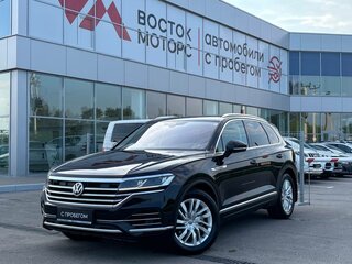 2018 Volkswagen Touareg III, чёрный, 3490000 рублей, вид 1