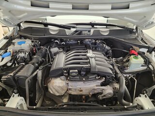 2017 Volkswagen Touareg II Рестайлинг, белый, 3150000 рублей, вид 3