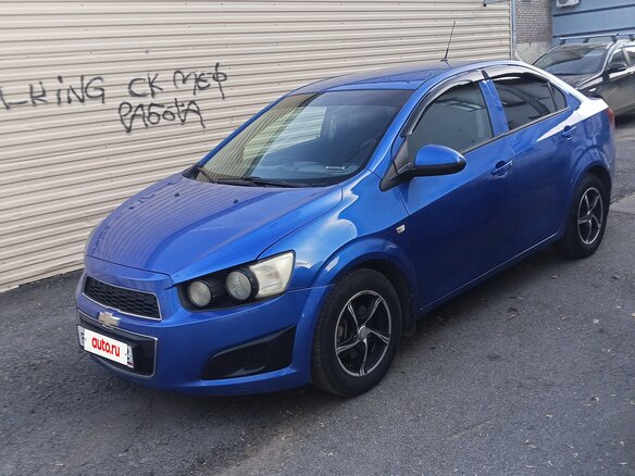 2013 Chevrolet Aveo II, синий, 600000 рублей