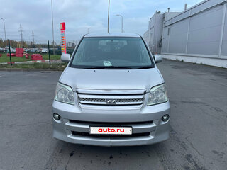 2005 Toyota Noah I (R60), серый, 649000 рублей, вид 2