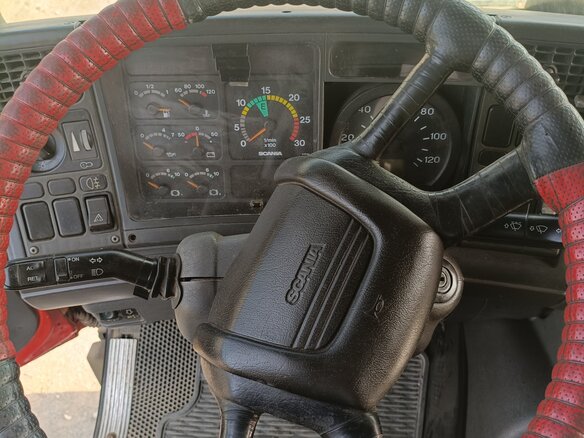 2005 Scania 4-Series, красный, 2400000 рублей - вид 24