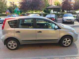 2012 Nissan Note I Рестайлинг, серебристый, 680000 рублей, вид 5