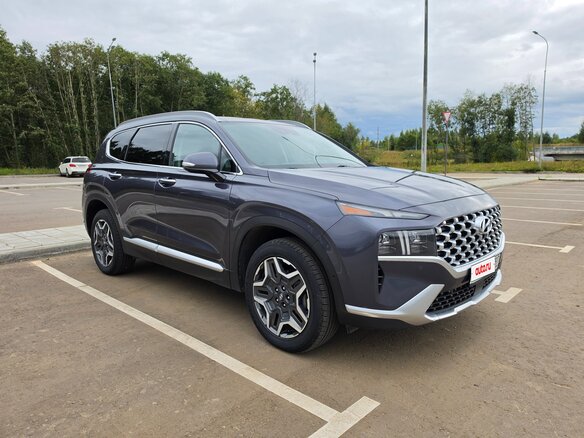 2021 Hyundai Santa Fe IV Рестайлинг, серый, 3380000 рублей - вид 1