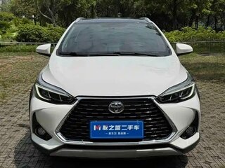 2021 Toyota Yaris L X XP150 Рестайлинг, белый, 1350000 рублей, вид 3