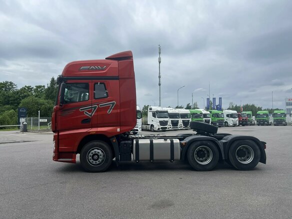 2024 FAW J7, красный, 9900000 рублей - вид 9