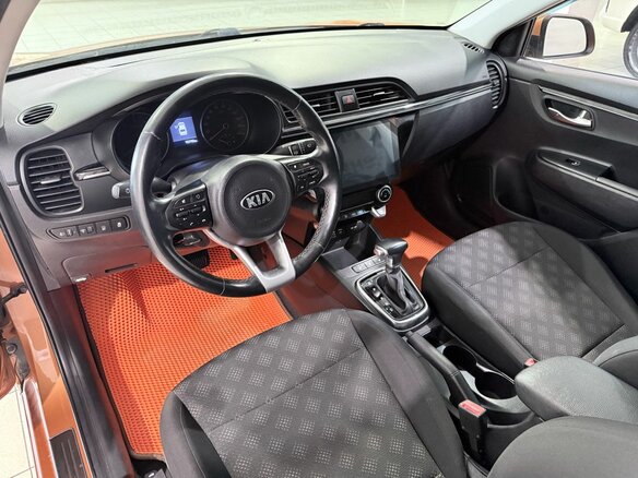 2017 Kia Rio IV, оранжевый - вид 12