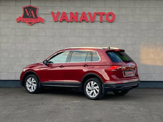 2021 Volkswagen Tiguan II Рестайлинг, красный, 3150000 рублей, вид 3